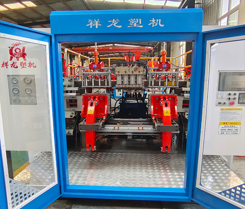 23、全自動一出四吹瓶機1.jpg